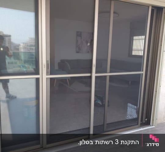 דלת הזזה מאלומיניום עם מסגרת זכוכית